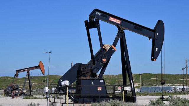 النفط يحلق مجدداً فوق 100 دولار باليوم 13 للحرب رغم ضخ غير مسبوق في السوق