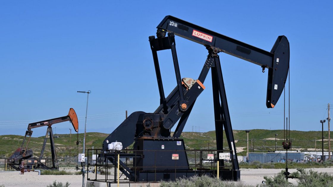 النفط يحلق مجدداً فوق 100 دولار باليوم 13 للحرب رغم ضخ غير مسبوق في السوق