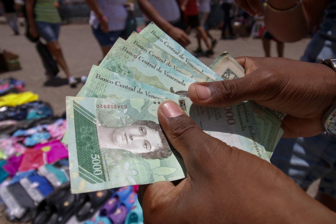 فنزويلا تطرح أوراقا نقدية جديدة لعملتها