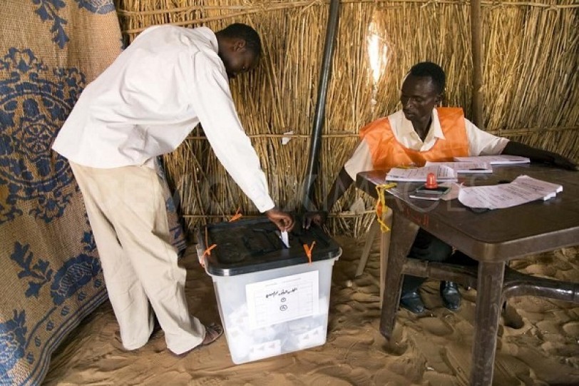 السودانيون يصوتون بانتخابات رئاسية وبرلمانية