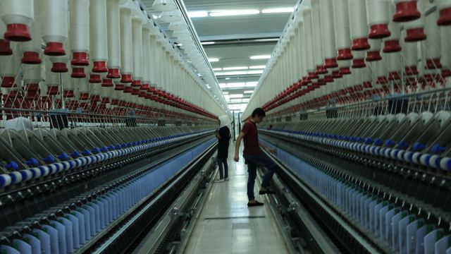 الأزمة مشتركة بين الصناعيين والعمال..