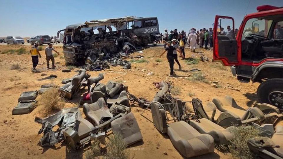 دماء على طريق الإهمال... فاجعة دمشق&ndash; دير الزور التي كشفت المستور