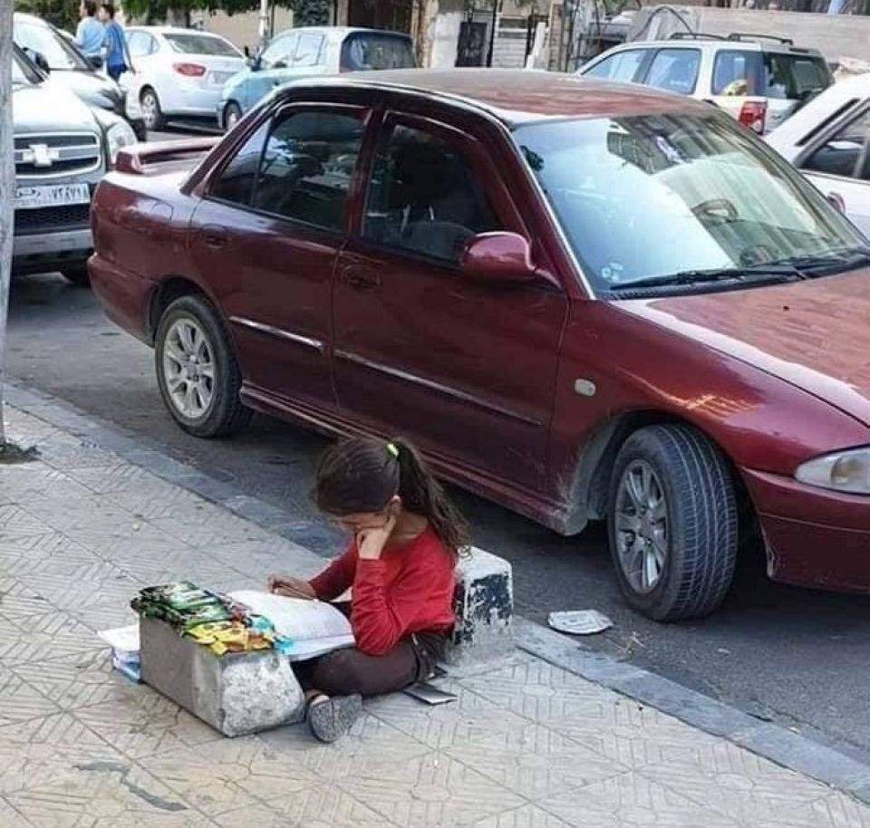 قصة طفلة.. بين الرعاية والدعاية