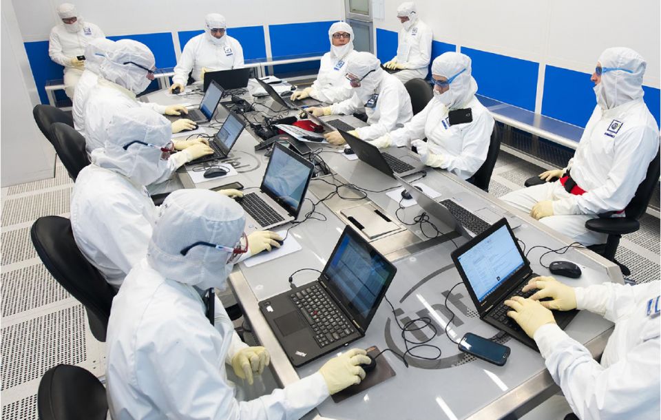 Intel ti. Лаборатория TSMC. Завод TSMC внутри. Чистая комната TSMC. Китайское производство технологичное.