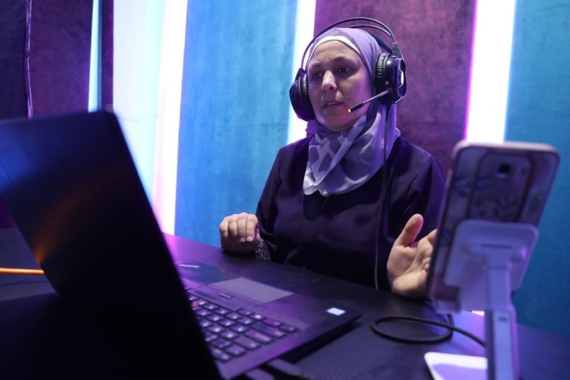 العمل عن بُعد... نافذة أمل للشباب السوري، لكن واقع الخدمات يُعيق الانطلاقة