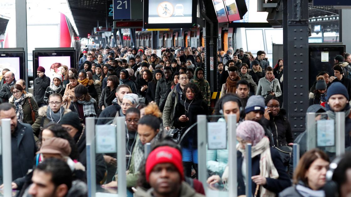إضراب وسائل النقل في فرنسا بات الأطول منذ 30 عاماً