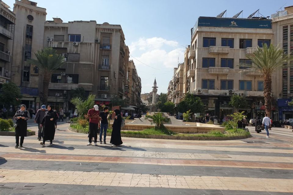 تشوهٌ مزمن... سياسات الإسكان الفاشلة ومرابح السماسرة... تحول العقار من ملاذٍ وأمان إلى حلمٍ مستحيل