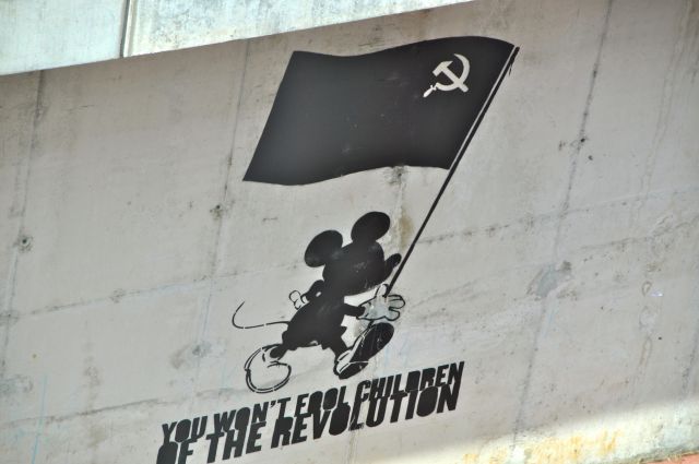 عندما وقف ميكي ماوس متهماً