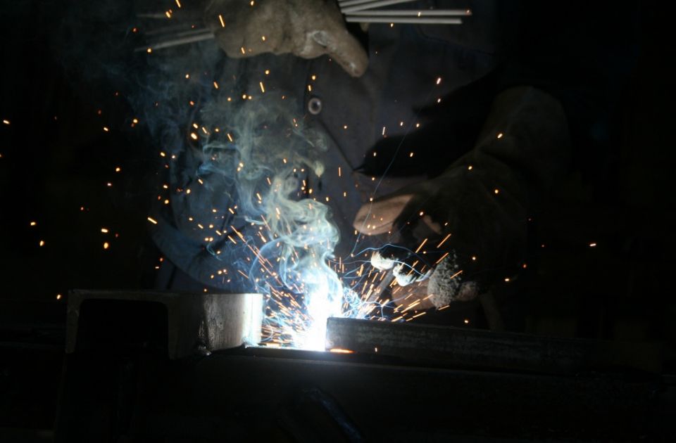 بصراحة: الإنتاج والعمال والدولار؟