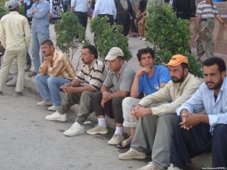 دير الزور: عمال بلا عمل.. بلا أجور!