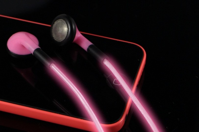 ابتكار سماعة تضيء مع خفقان القلب