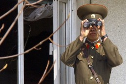 اجتماع عاجل بين مسؤولين من الكوريتين لتخفيف حدة التوتر في شبه الجزيرة