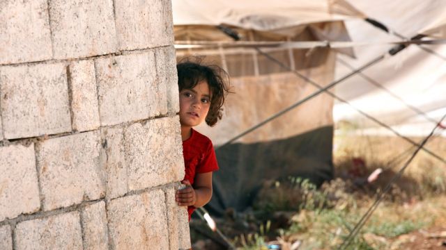 مركز إيواء &laquo;المطلة&raquo;  جدران دون أسقف.. وشتاء ينذر بـ &laquo;كارثة&raquo;