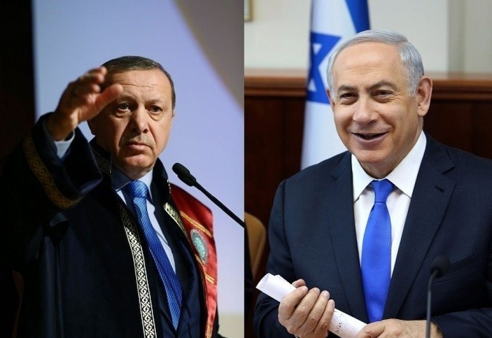 كلانا مأزومان: فلنتصافح..!