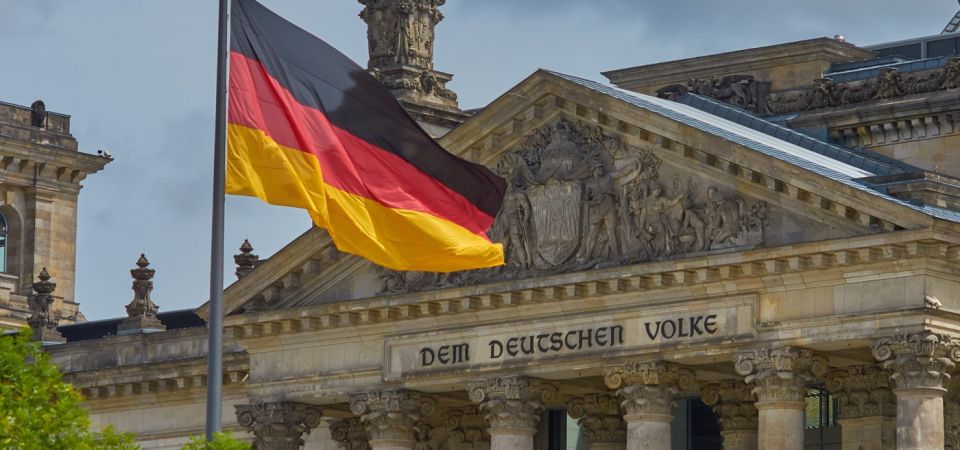 ألمانيا تتوقع انخفاض الدين العام إلى 58 %