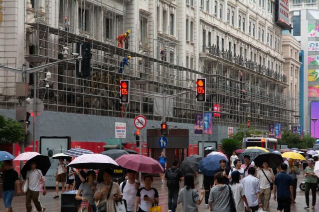 أفول المركز: هل لا زال هناك