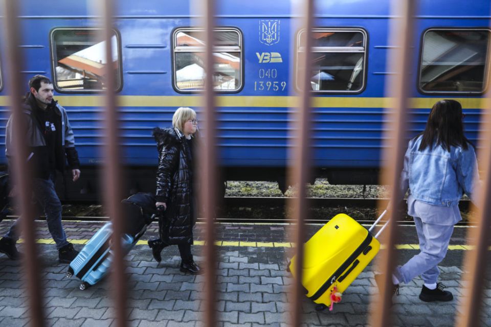 بربّكم، إنّهم بيض وضدّ روسيا: التغطية الغربية المركّزة والمنحازة