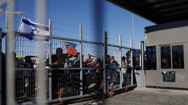 القضاء "الإسرائيلي" يشجّع مغتصبي الأسرى ومعذبيهم عبر الإفراج عن سجّاني "سديه تيمان"