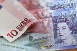 الإسترليني عند أدنى مستوى في 3 سنوات