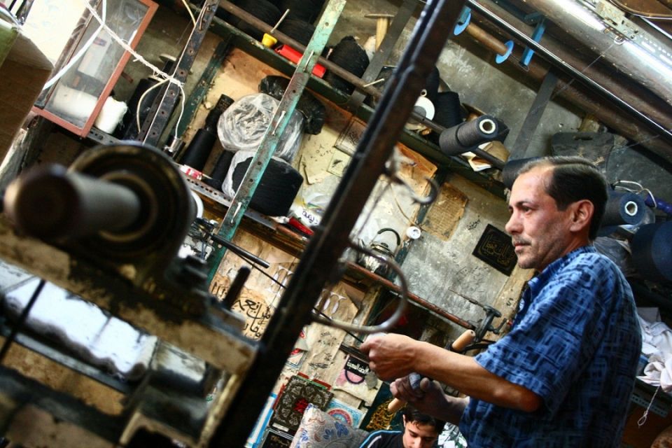 عمال القطاع الخاص  بين اعتراضين؟