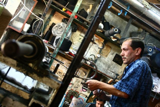 عمال القطاع الخاص  بين اعتراضين؟