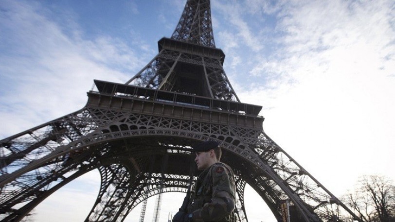 فرنسا تمدد حالة الطوارئ