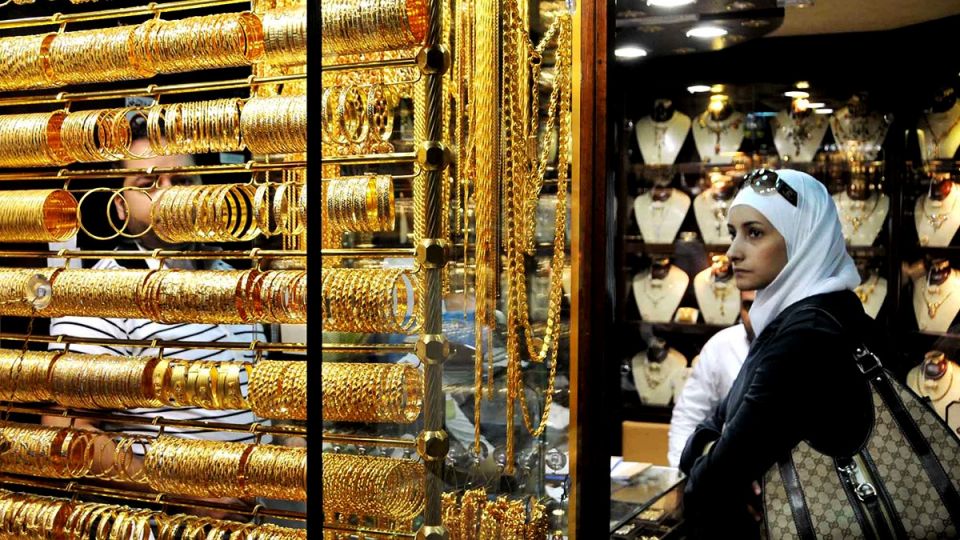 سوق الذهب «المدللة» تتمرد عـلى الحكومــة