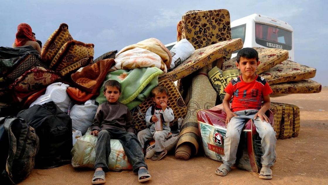 اللاجئون السوريين ومعاناة الضغط والابتزاز