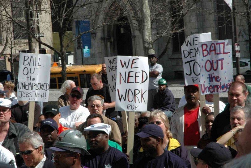 تقرير: ارتفاع عدد طالبي إعانات البطالة في الولايات المتحدة