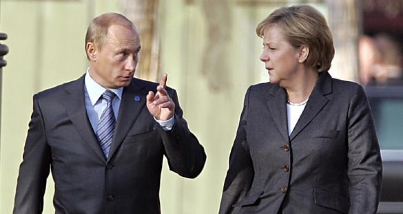 بوتين وميركل يتفقان على ضرورة تشكيل حكومة فعالة في أوكرانيا بأسرع وقت