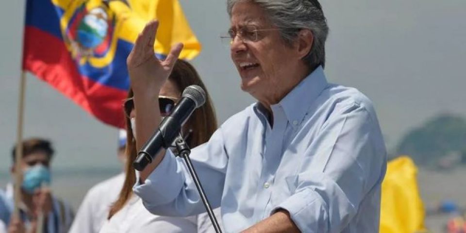 رئيس الإكوادور المصرفيّ يدعو لزيادة «الضغط الدولي» على فنزويلا
