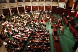 البرلمان التونسي يمنح ثقته لحكومة الحبيب الصيد