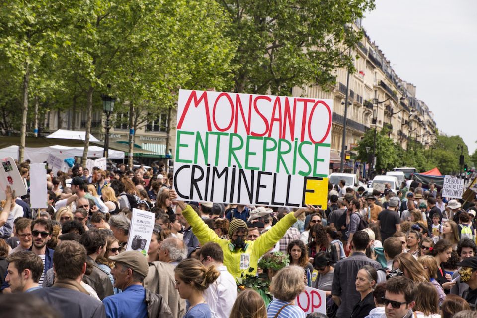 احتجاجات ضد الأغذية المعدّلة وراثياً