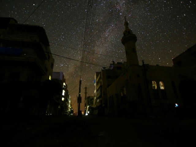 الكهرباء في &laquo;أسوأ أحوالها&raquo;.. ومواطنون يطالبون: احترموا عقولنا!