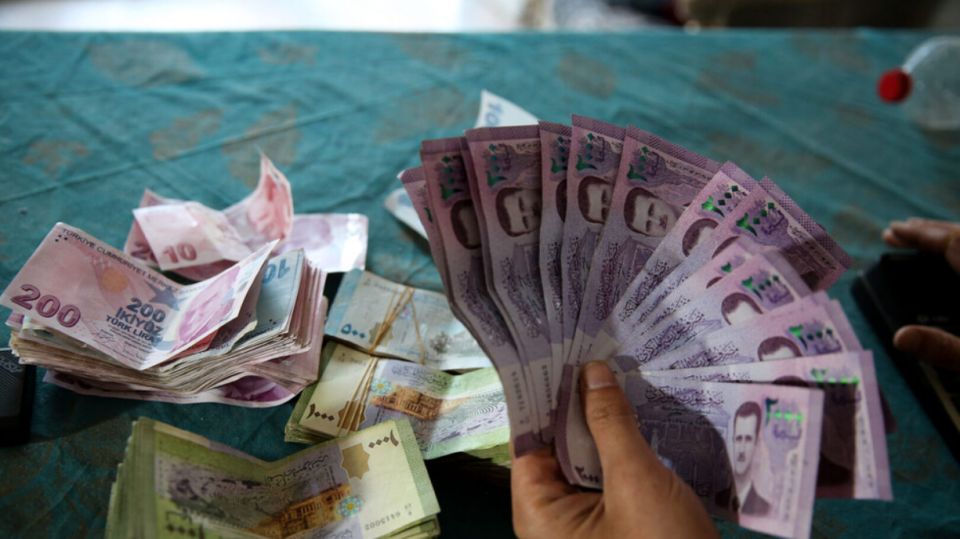 المركزي السوري يخفض سعر صرف الدولار واليورو أمام الليرة