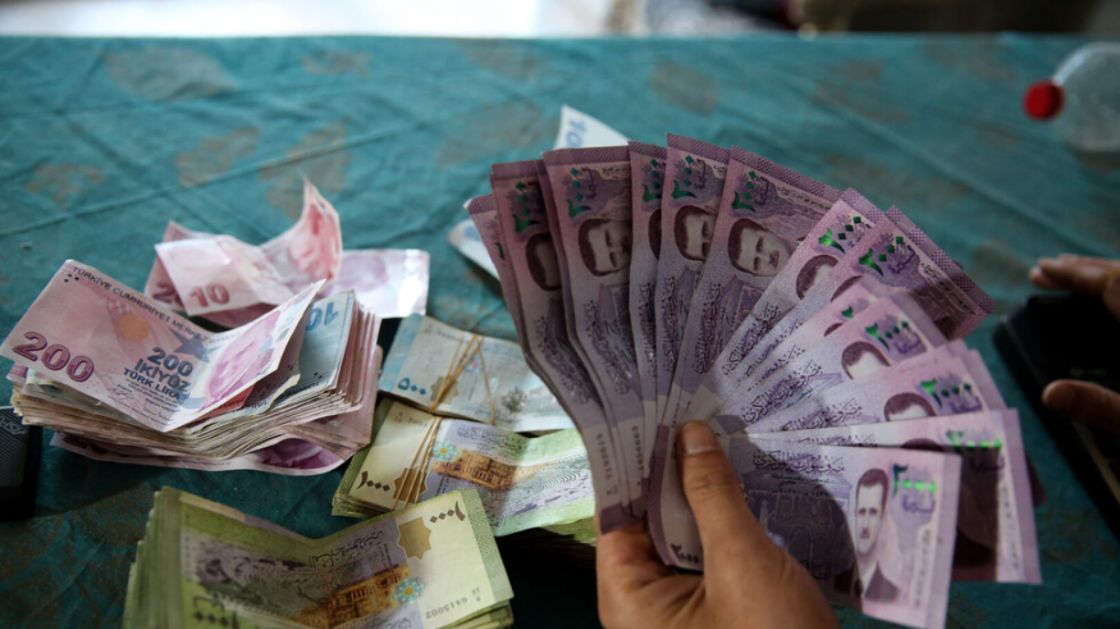 المركزي السوري يخفض سعر صرف الدولار واليورو أمام الليرة