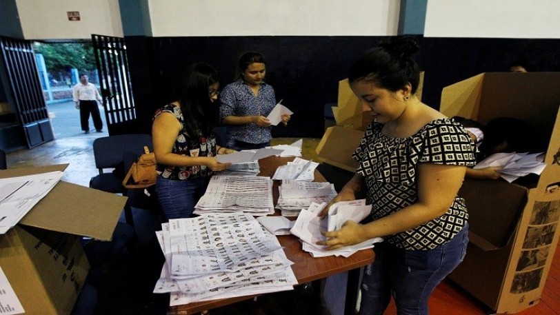 انتخابات الإكوادور: لينين يتقدم على منافسه