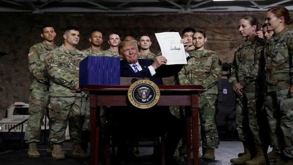 ترامب يوقع قانون الميزانية الدفاعية بحجم 716 مليار دولار