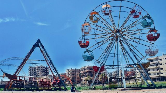 بصراحة ... على هذه الأرض  ما يستحق الحياة!