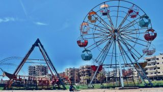بصراحة ... على هذه الأرض  ما يستحق الحياة!