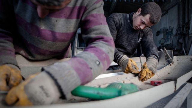 بصراحة: المؤتمرات النقابية.. مزيد من شد الأحزمة على البطون!