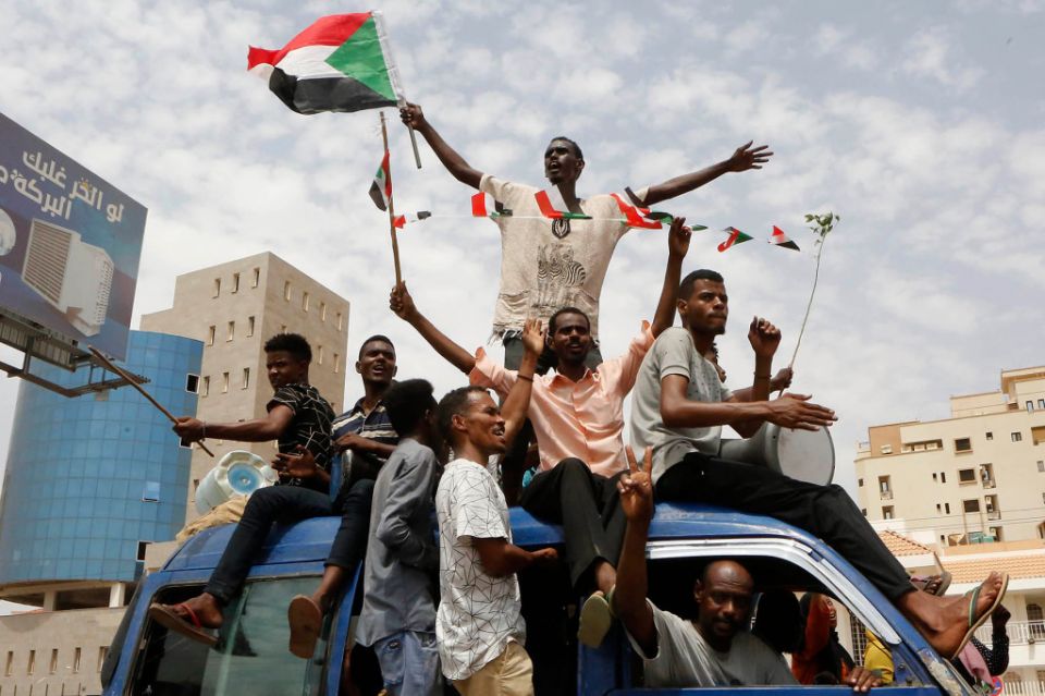 السودان  حلٌ واحدٌ لا يقبل المواربة