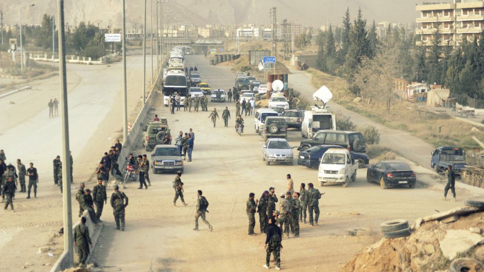 خروج 13.000 مسلح وعوائلهم من عربين إلى إدلب