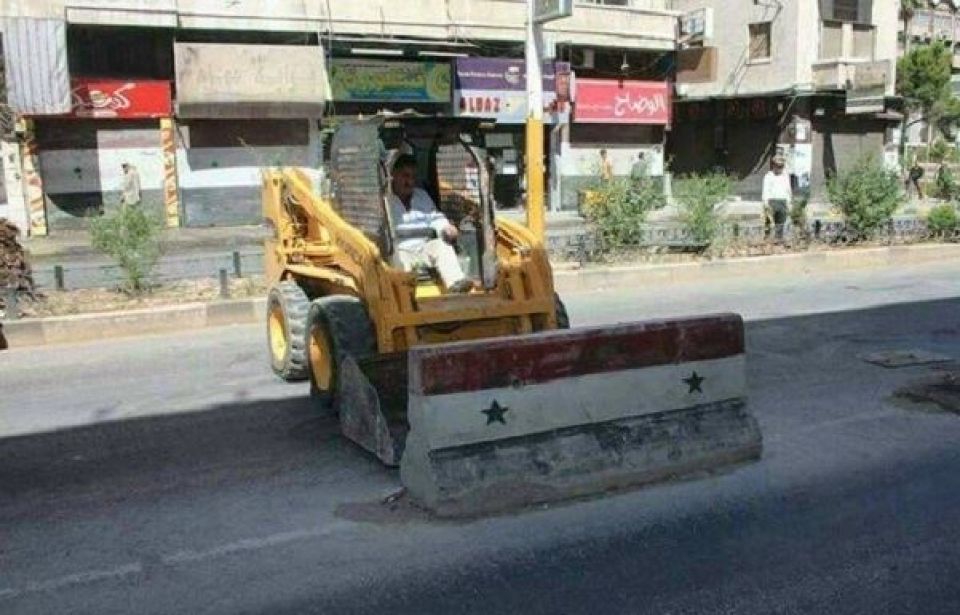 الكتل الإسمنتية في الحارات الفرعية