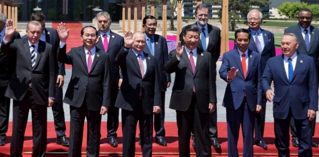 إزاحة الدولار.. الصين وروسيا خطوات سابقة لتصعيد لاحق