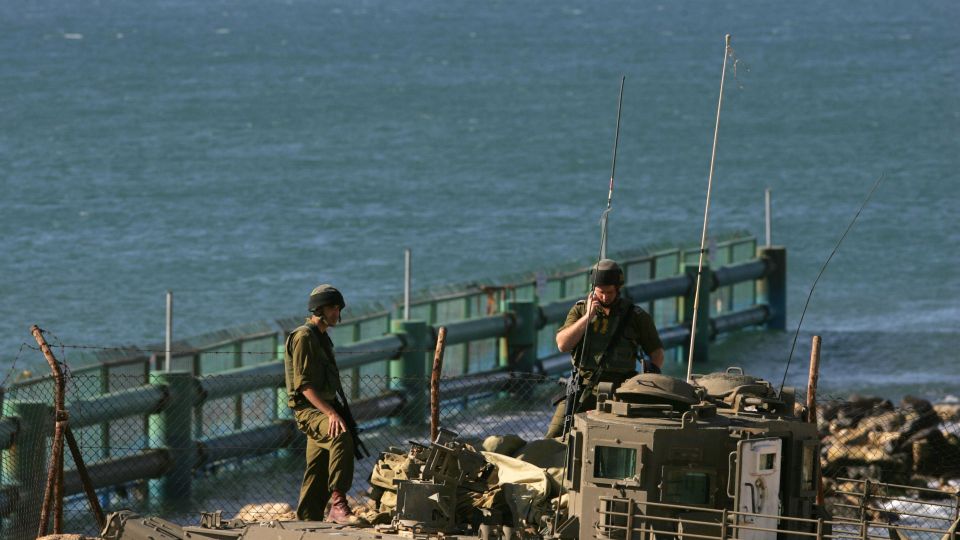 بعد البر: العدو ينغلق على نفسه بحرياً