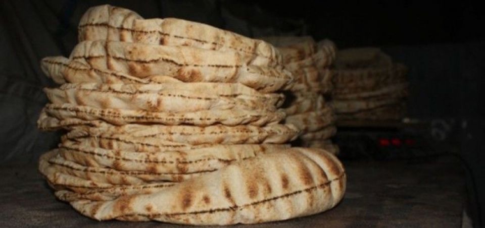 رغيف الخبز والهروب من دور توزيع الكورونا!