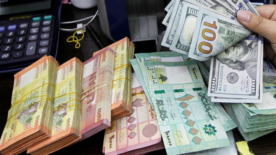 انهيار غير مسبوق للعملة اللبنانية: الدولار بـ 28500 ليرة