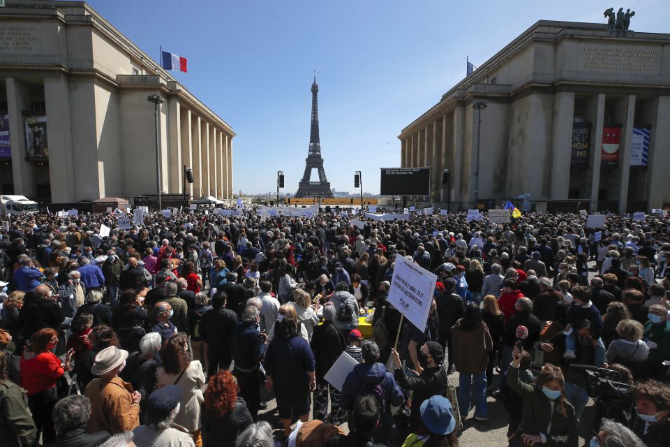 السلطات الفرنسية تمنع مظاهرات داعمة لفلسطين وماكرون يتحدّث عن «السلام»