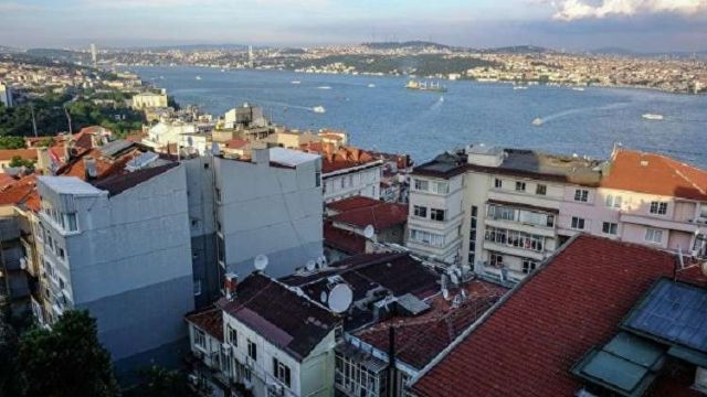 مدمرة أمريكية تدخل البحر الأسود